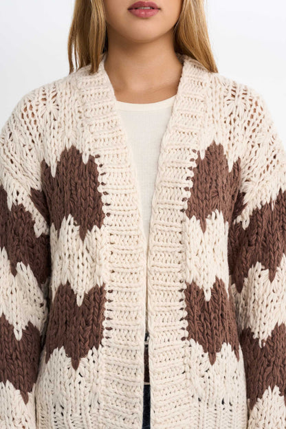 Grobgewirkte Strickjacke