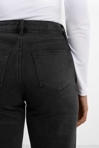 Straight Jeans